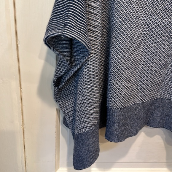 Gorgeous Cashmere Slouchy Poncho - Picture 3 of 7